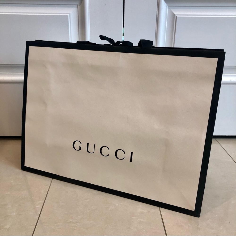 Authentic GUCCI large gift bag. Excellent condition.